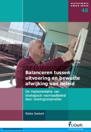 Cover for Balanceren tussen uitvoering en bewuste afwijking van beleid